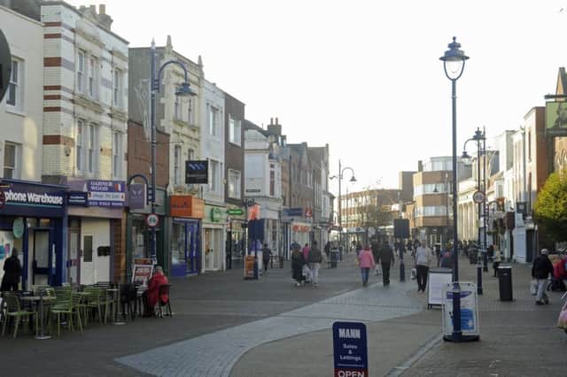 Gosport High Street.
Picture Ian Hargreaves (171552-1) PPP-170211-170421006